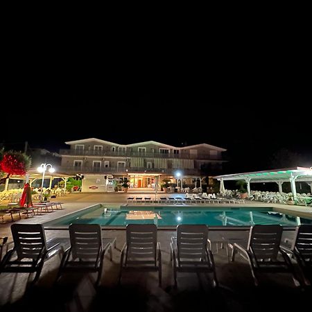 Hotel Ristorante Paradiso Albanella 外观 照片