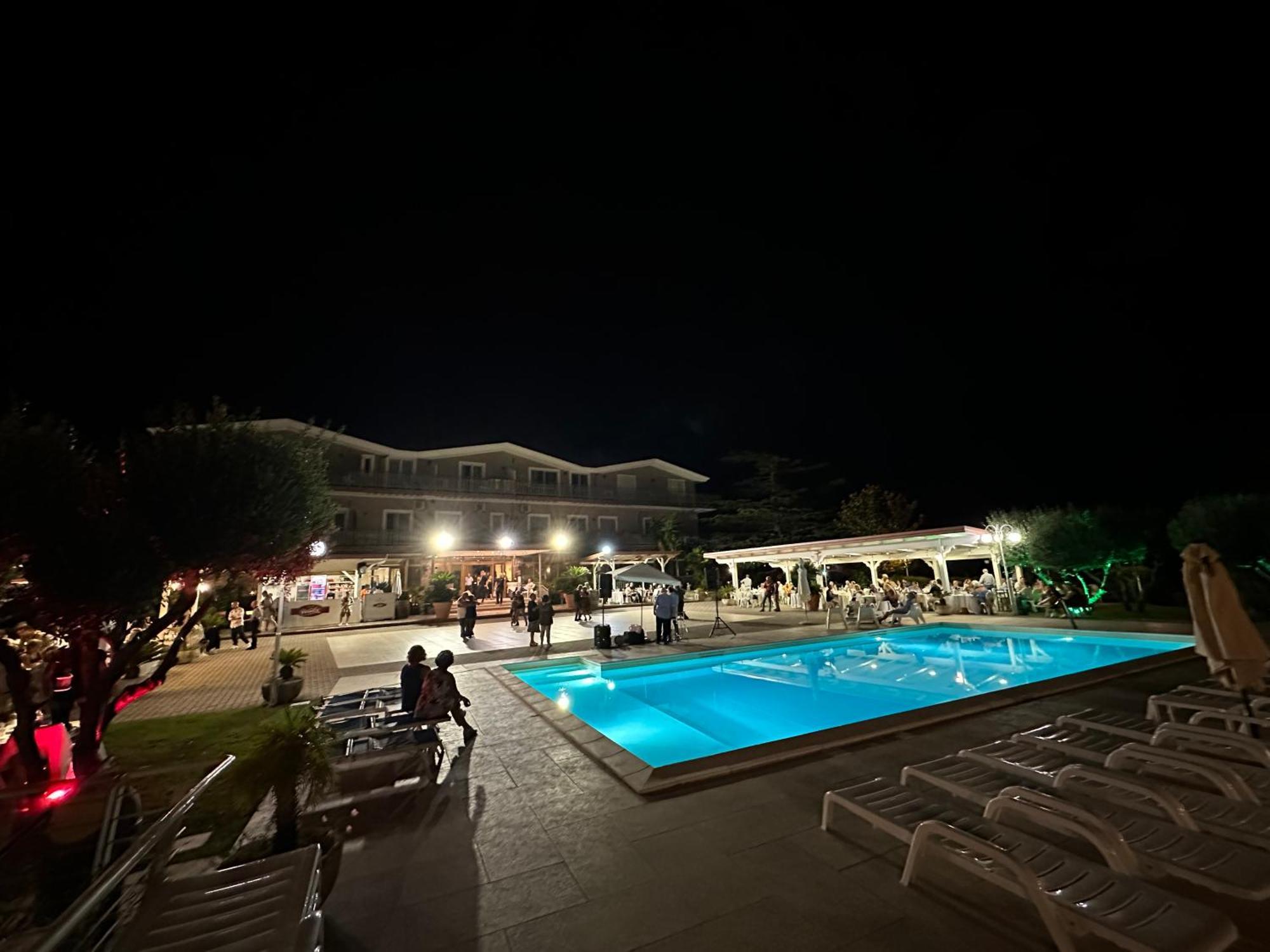 Hotel Ristorante Paradiso Albanella 外观 照片