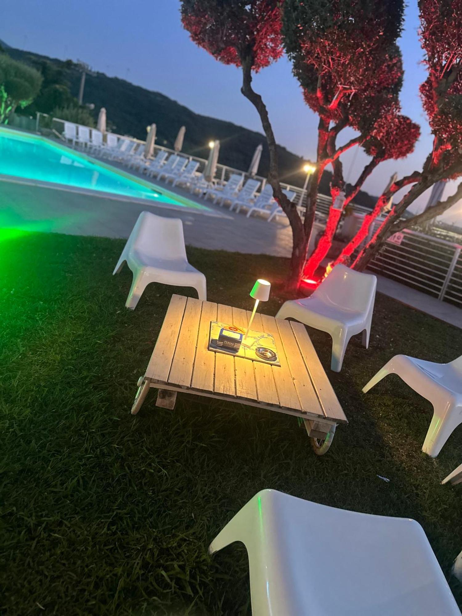 Hotel Ristorante Paradiso Albanella 外观 照片