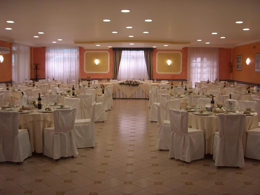 Hotel Ristorante Paradiso Albanella 外观 照片