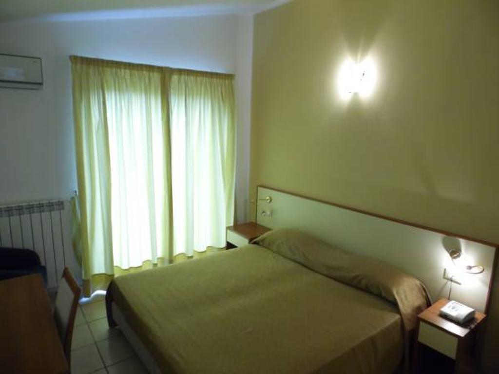 Hotel Ristorante Paradiso Albanella 外观 照片