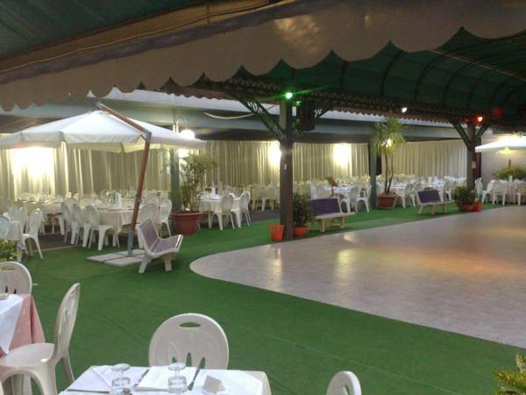 Hotel Ristorante Paradiso Albanella 外观 照片