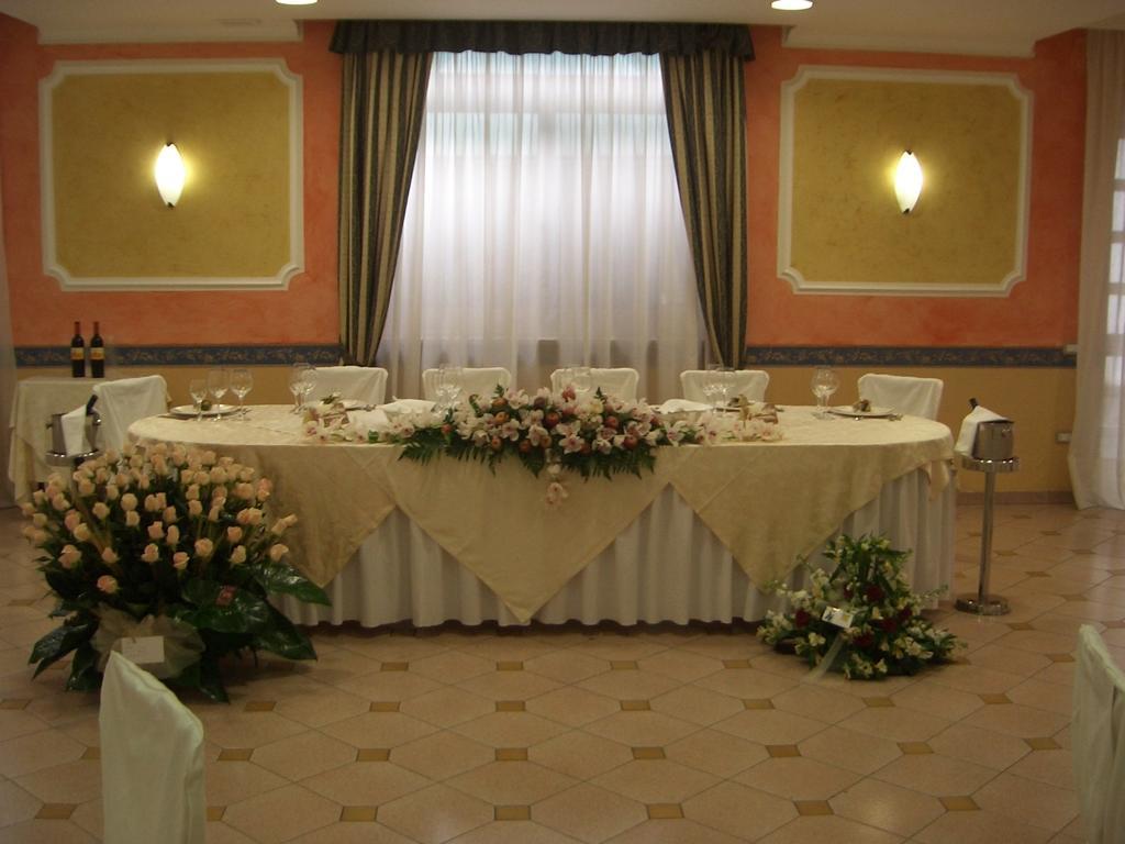 Hotel Ristorante Paradiso Albanella 外观 照片