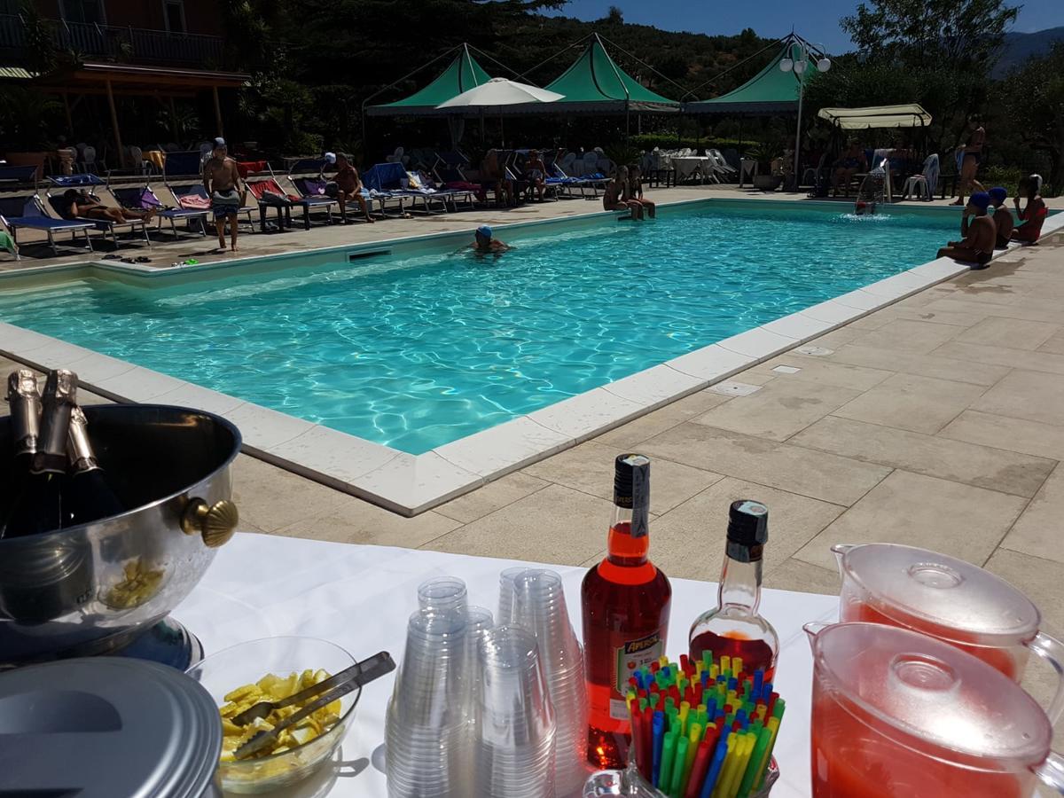 Hotel Ristorante Paradiso Albanella 外观 照片